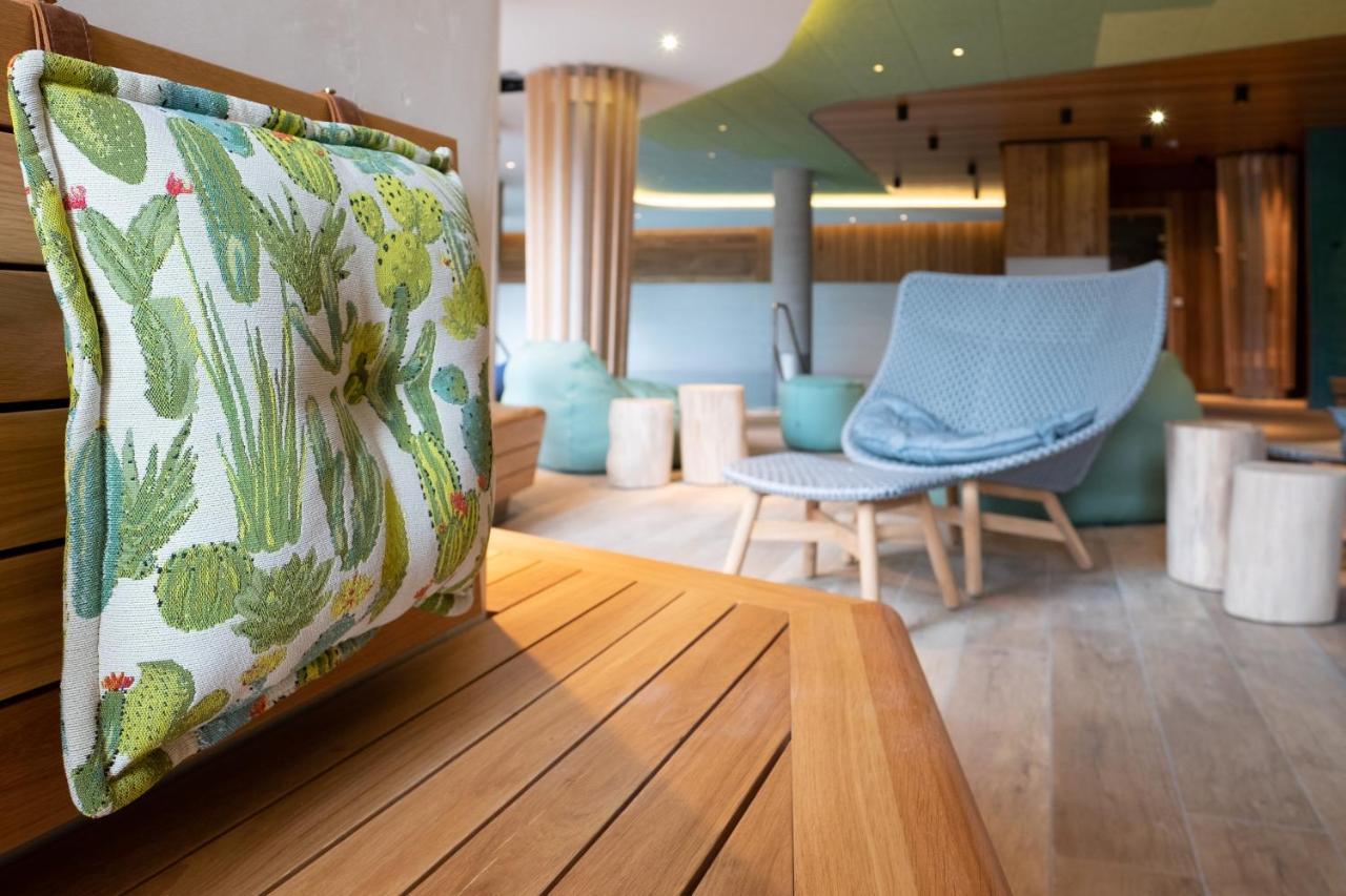 Das James Flensburg Dış mekan fotoğraf The interior of the new spa at The Dorchester