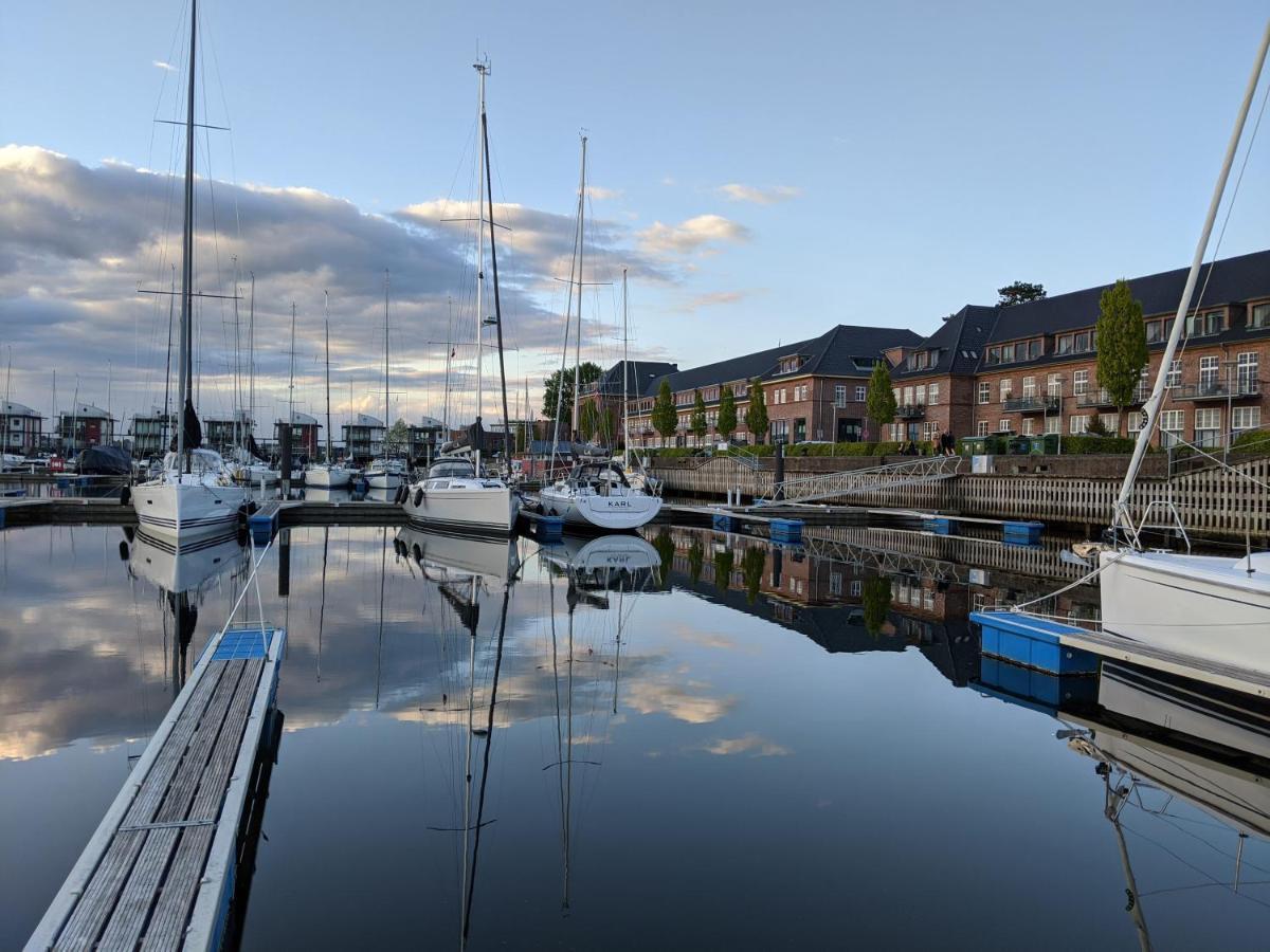 Das James Flensburg Dış mekan fotoğraf The marina at the centre of the development