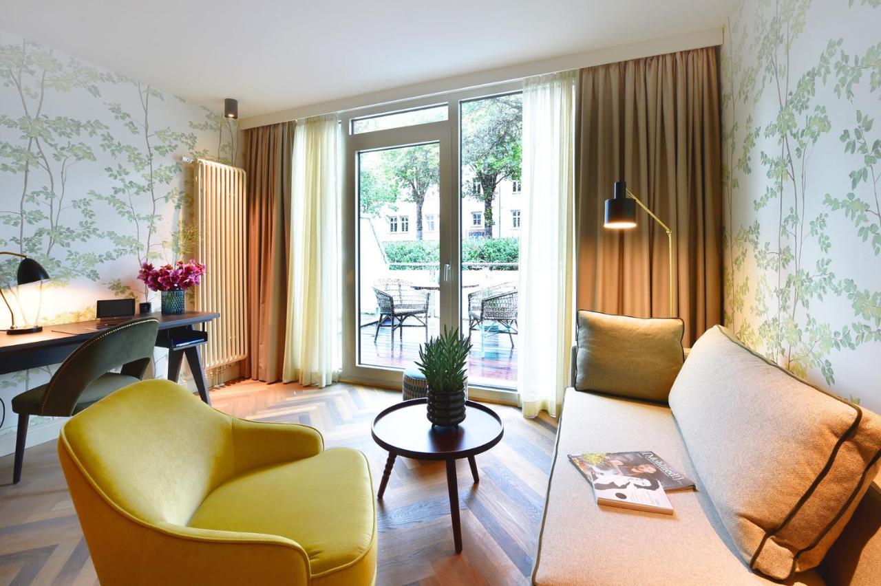 Das James Flensburg Dış mekan fotoğraf A suite at the Hotel Axelmannstein