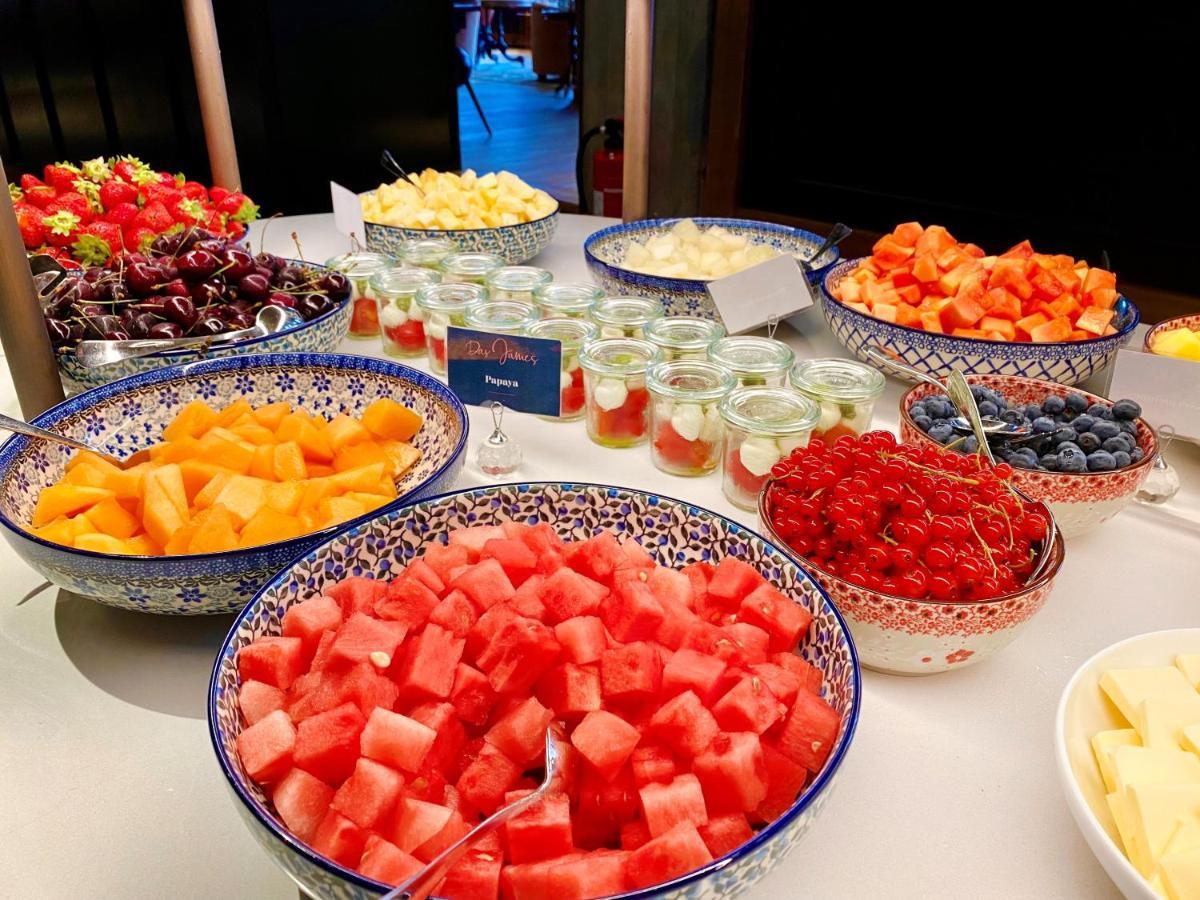 Das James Flensburg Dış mekan fotoğraf Fruit salad